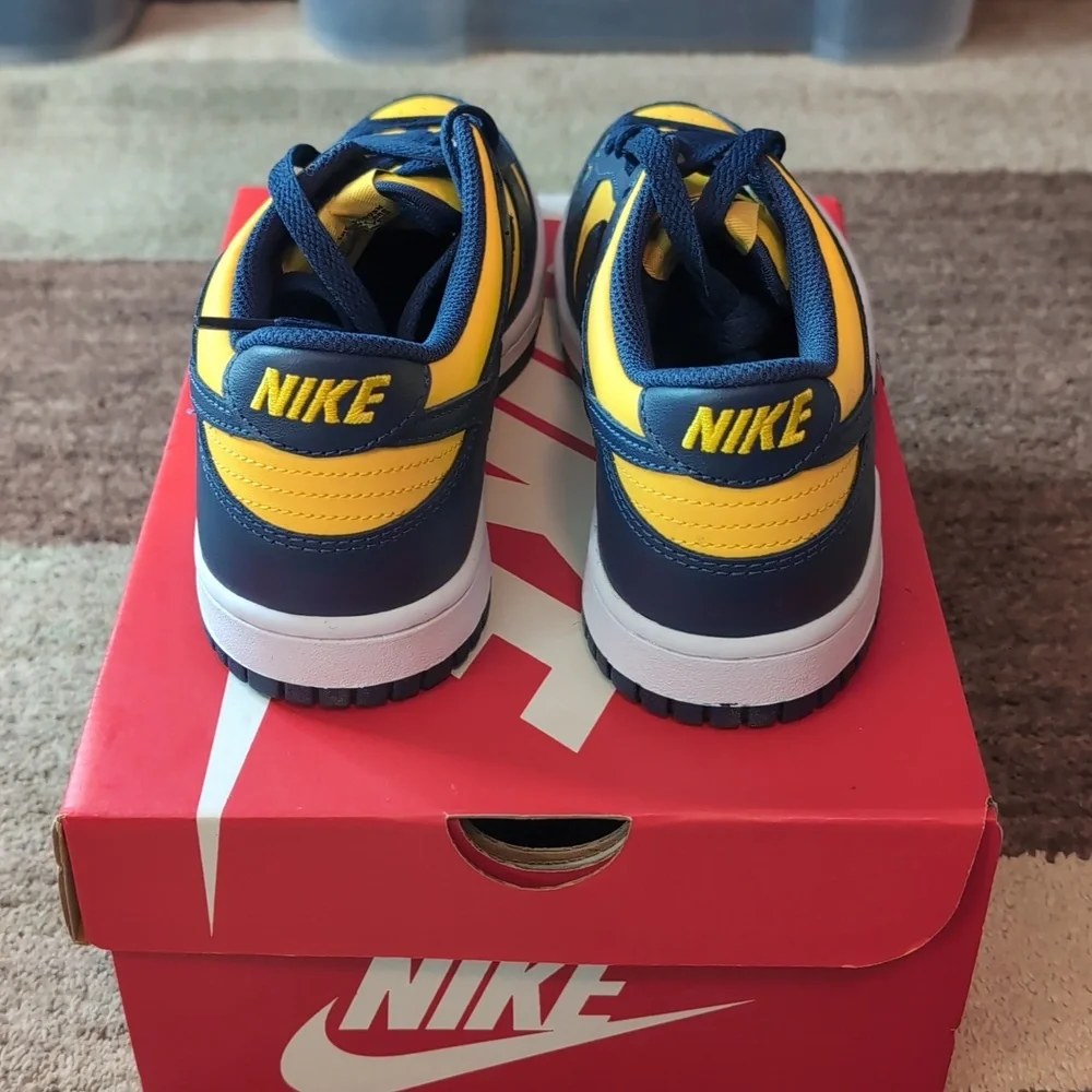 Nike Dunk Low Michigan 2021 Size 7.5 Woman's or 6Y - Picture 3 of 6